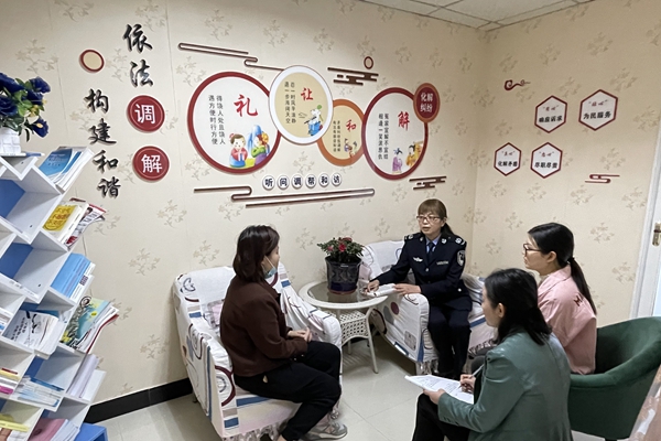 錢姐工作室開展鄰里糾紛調解工作_副本.jpg